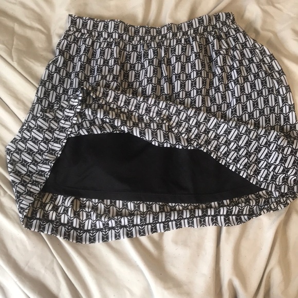 Black and White Skirt! - Picture 2 of 2